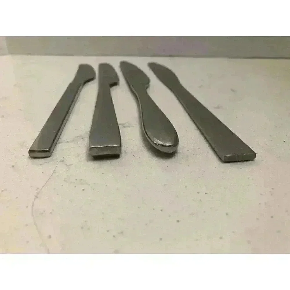 Variety Lot 4 Dinner Knives unknown patterns round and squared‎ handle tip satin